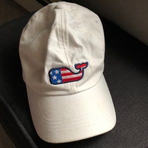 White vineyard vines hat